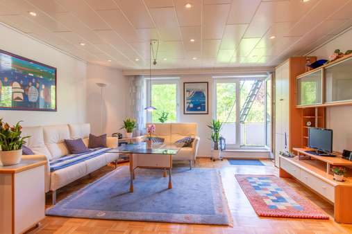 Wohn- und Esszimmer mit Küche - Etagenwohnung in 24106 Kiel mit 45m² kaufen