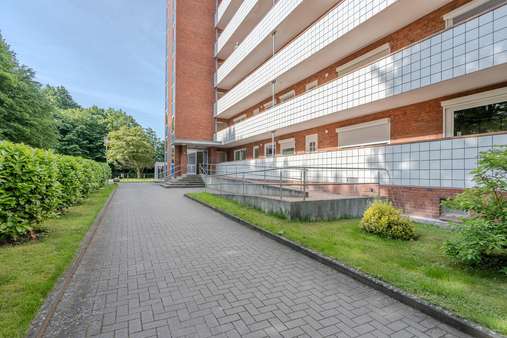 Barrierefreier Zugang zum Haus Barrierefreier Zugang zum Haus - Dachgeschosswohnung in 24148 Kiel mit 75m² kaufen