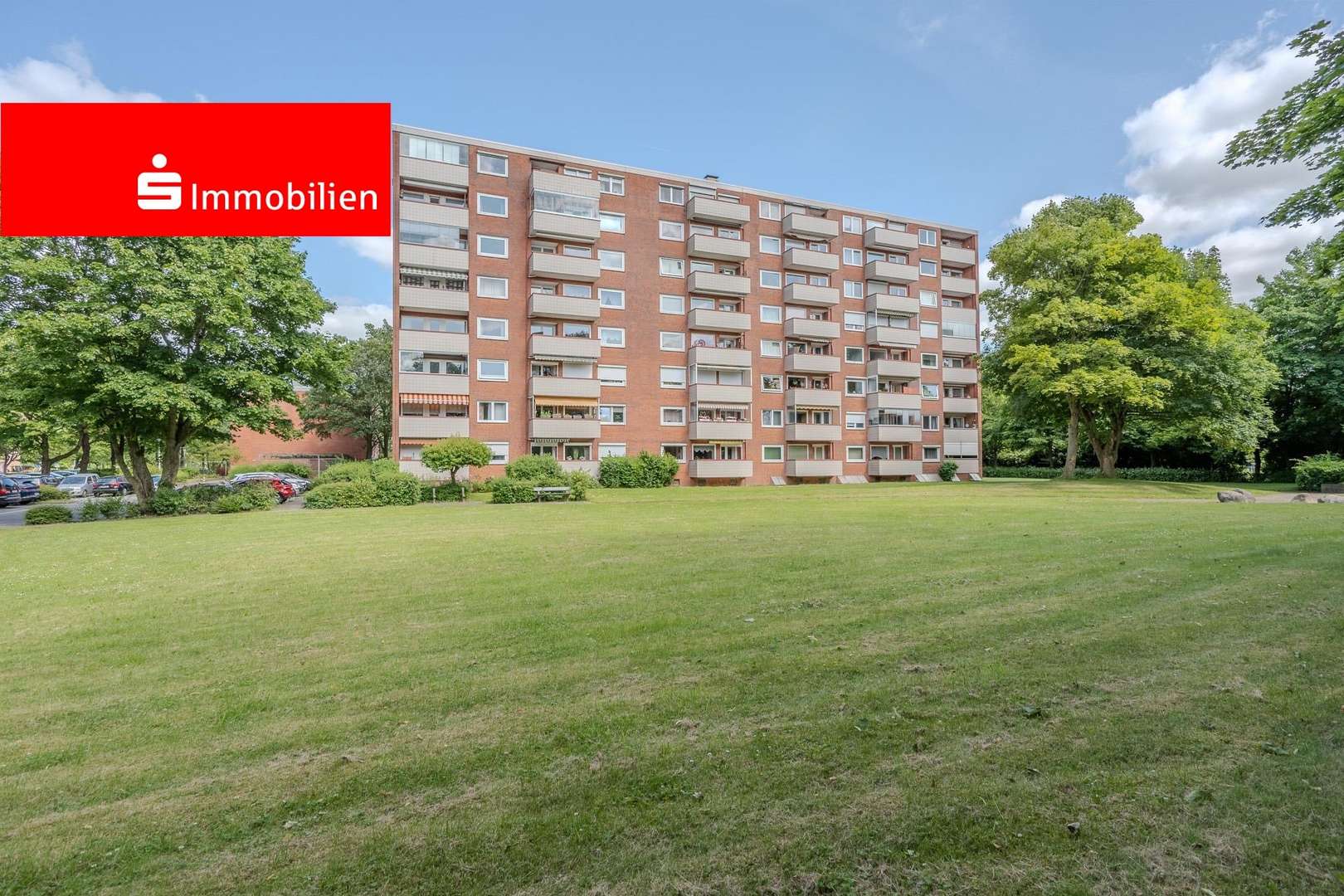 Blick auf das Haus Blick auf das Haus - Dachgeschosswohnung in 24148 Kiel mit 75m² kaufen