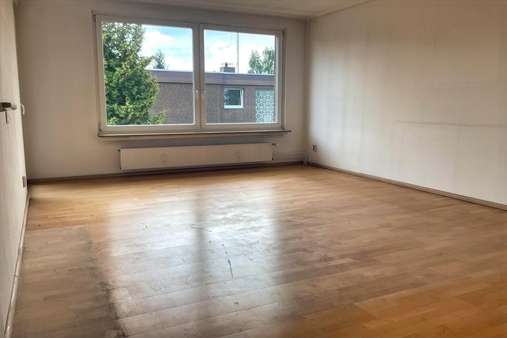 Wohnzimmer - Etagenwohnung in 24119 Kronshagen mit 85m² kaufen