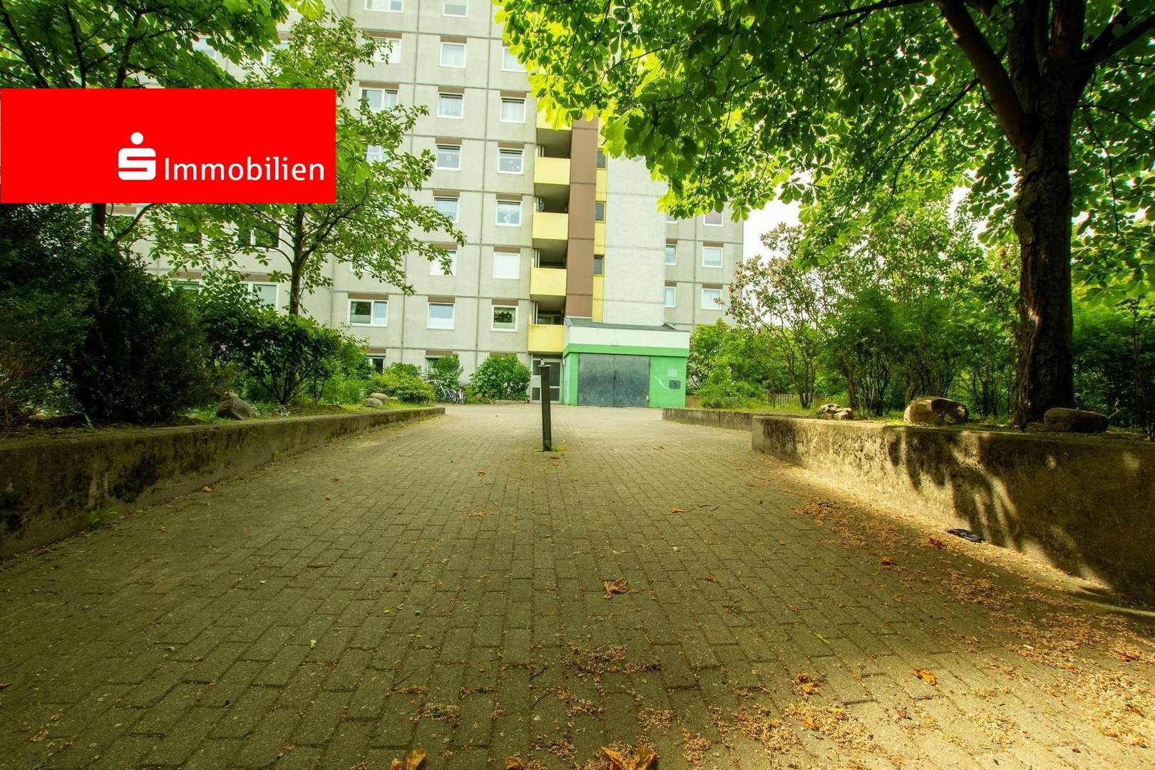 Hauseingang - Etagenwohnung in 24109 Kiel mit 98m² kaufen