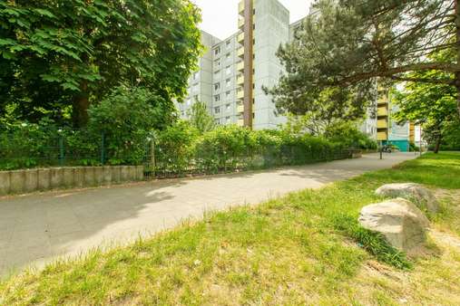 Vorderansicht - Etagenwohnung in 24109 Kiel mit 98m² kaufen