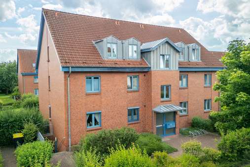 Haus-Vorderansicht Haus-Vorderansicht - Etagenwohnung in 24782 Büdelsdorf mit 73m² kaufen