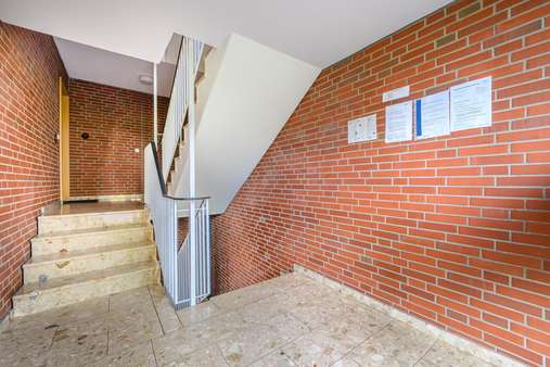 Treppenaufgang Treppenaufgang - Etagenwohnung in 24782 Büdelsdorf mit 73m² kaufen