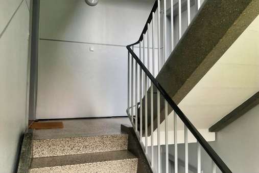 Treppenhaus Treppenhaus - Etagenwohnung in 24106 Kiel mit 72m² kaufen