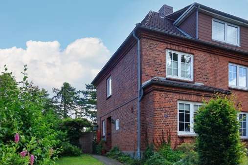 ... zwei Vollgeschossen und Dachgeschoss ... zwei Vollgeschossen und Dachgeschoss - Doppelhaushälfte in 24148 Kiel mit 162m² kaufen