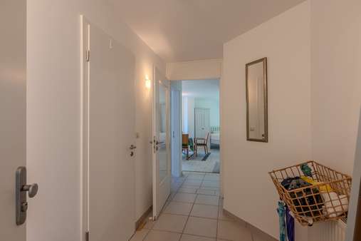 Flur mit Zugang zum Wohn-/ Essbereich Flur mit Zugang zum Wohn-/ Essbereich - Erdgeschosswohnung in 24321 Hohwacht mit 60m² kaufen