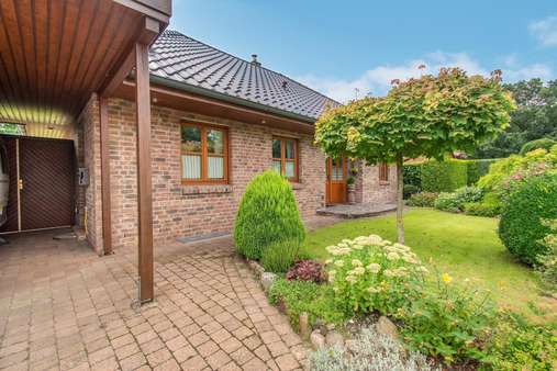 Vorgarten - Einfamilienhaus in 24594 Nindorf mit 149m² kaufen