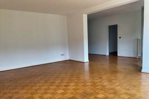 Wohnzimmer II Wohnzimmer II - Etagenwohnung in 24116 Kiel mit 105m² kaufen