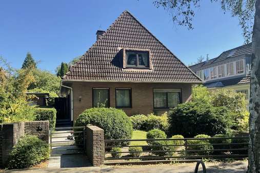 Straßenansicht - Einfamilienhaus in 24105 Kiel mit 190m² kaufen