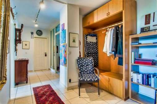 Eingangsdiele - Etagenwohnung in 24111 Kiel mit 92m² kaufen