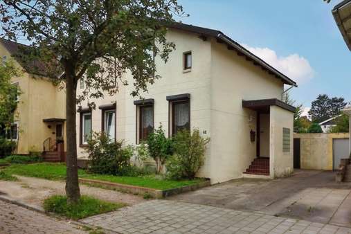 ... ansprechender Stadtlage. ... ansprechender Stadtlage. - Doppelhaushälfte in 24148 Kiel mit 75m² kaufen