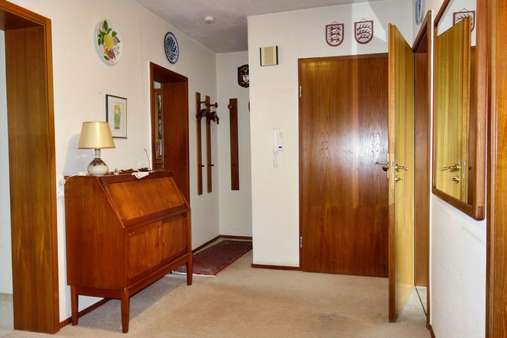 Eingangsdiele mit Garderobe - Etagenwohnung in 24145 Kiel mit 75m² kaufen