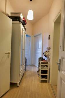 Flur Flur - Maisonette-Wohnung in 24103 Kiel mit 92m² kaufen