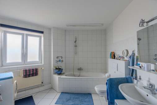 Badezimmer Badezimmer - Etagenwohnung in 24223 Schwentinental mit 109m² kaufen