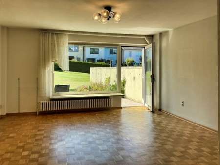 Wohnzimmer - Reihenendhaus in 24109 Kiel mit 92m² kaufen