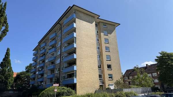 Seitenansicht mit Balkonen Seitenansicht mit Balkonen - Etagenwohnung in 24119 Kronshagen mit 94m² kaufen