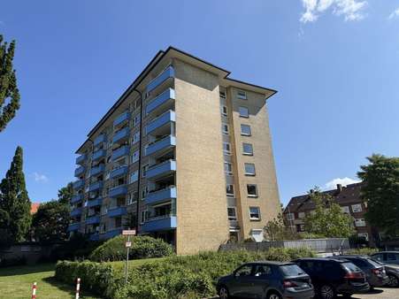 Seitenansicht mit Balkonen Seitenansicht mit Balkonen - Etagenwohnung in 24119 Kronshagen mit 94m² kaufen
