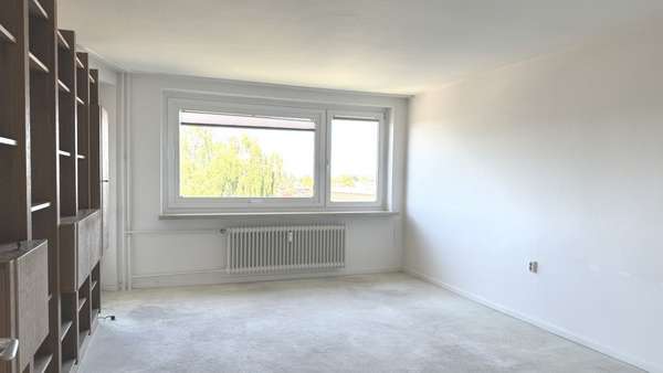 Wohnzimmer Wohnzimmer - Etagenwohnung in 24119 Kronshagen mit 94m² kaufen