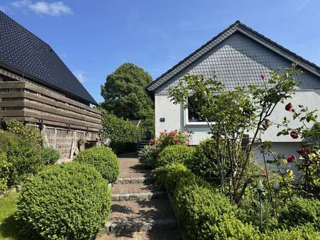 Aufgang zum Haus Aufgang zum Haus - Einfamilienhaus in 24536 Neumünster mit 98m² kaufen