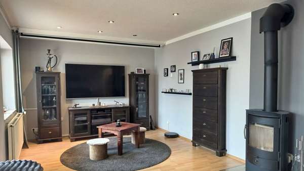 Wohnzimmer - Reihenendhaus in 24146 Kiel mit 134m² kaufen