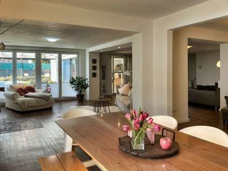 Blick in den Wohnbereich Blick in den Wohnbereich - Einfamilienhaus in 24536 Neumünster mit 214m² kaufen