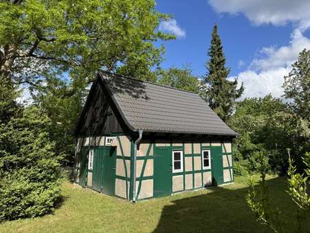 Remise im Garten Remise im Garten - Mehrfamilienhaus in 24111 Kiel mit 219m² kaufen