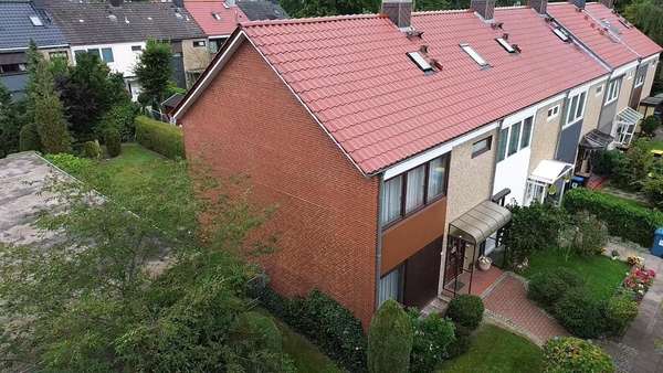 Seitliche Ansicht - Reihenendhaus in 22885 Barsbüttel mit 88m² kaufen