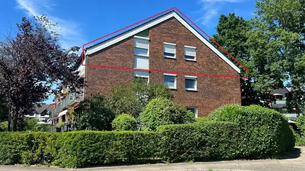 Große Dachgeschosswohnung mit Loggia!
