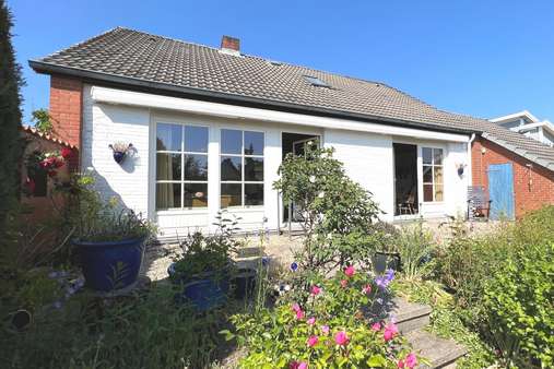 Terrasse mit Markise - Einfamilienhaus in 22113 Oststeinbek mit 131m² kaufen