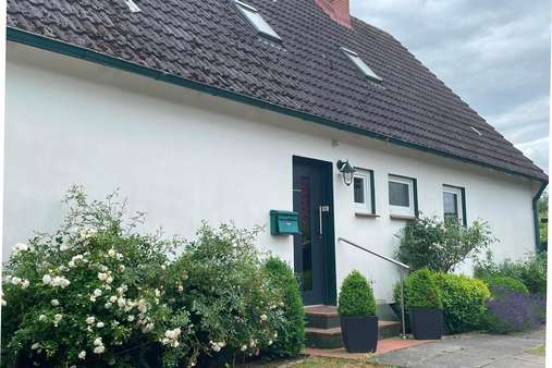 Außenansicht - Zweifamilienhaus in 23758 Gremersdorf mit 145m² kaufen