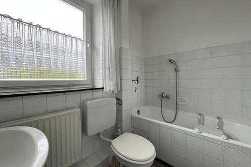 Badezimmer - Reihenendhaus in 24558 Henstedt-Ulzburg mit 83m² kaufen