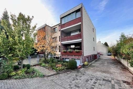 Außenansicht mit Balkon - Etagenwohnung in 23843 Bad Oldesloe mit 75m² kaufen