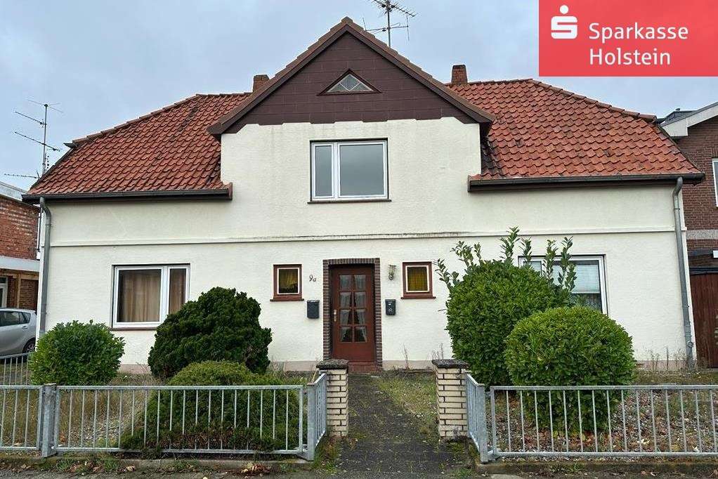 Straßenansicht - Zweifamilienhaus in 23611 Bad Schwartau mit 187m² kaufen