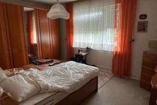 Schlafzimmer EG rechts - Zweifamilienhaus in 23611 Bad Schwartau mit 187m² kaufen