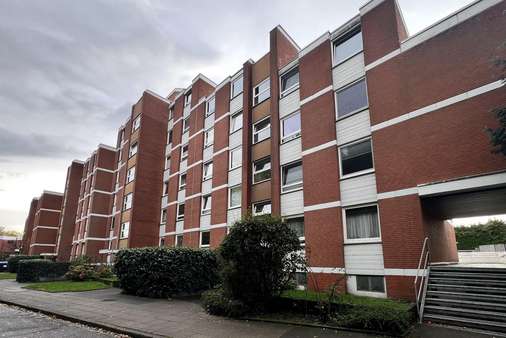 Außenansicht Außenansicht - Etagenwohnung in 23556 Lübeck mit 64m² kaufen