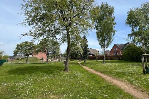 Park mit Spielplatz - Reihenmittelhaus in 21481 Lauenburg mit 166m² kaufen