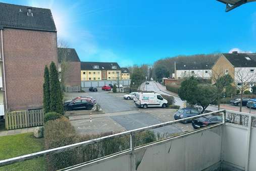 Blick von der Loggia - Etagenwohnung in 23730 Neustadt mit 60m² kaufen