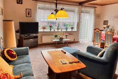 Wohnzimmer - Bungalow in 23843 Bad Oldesloe mit 101m² kaufen