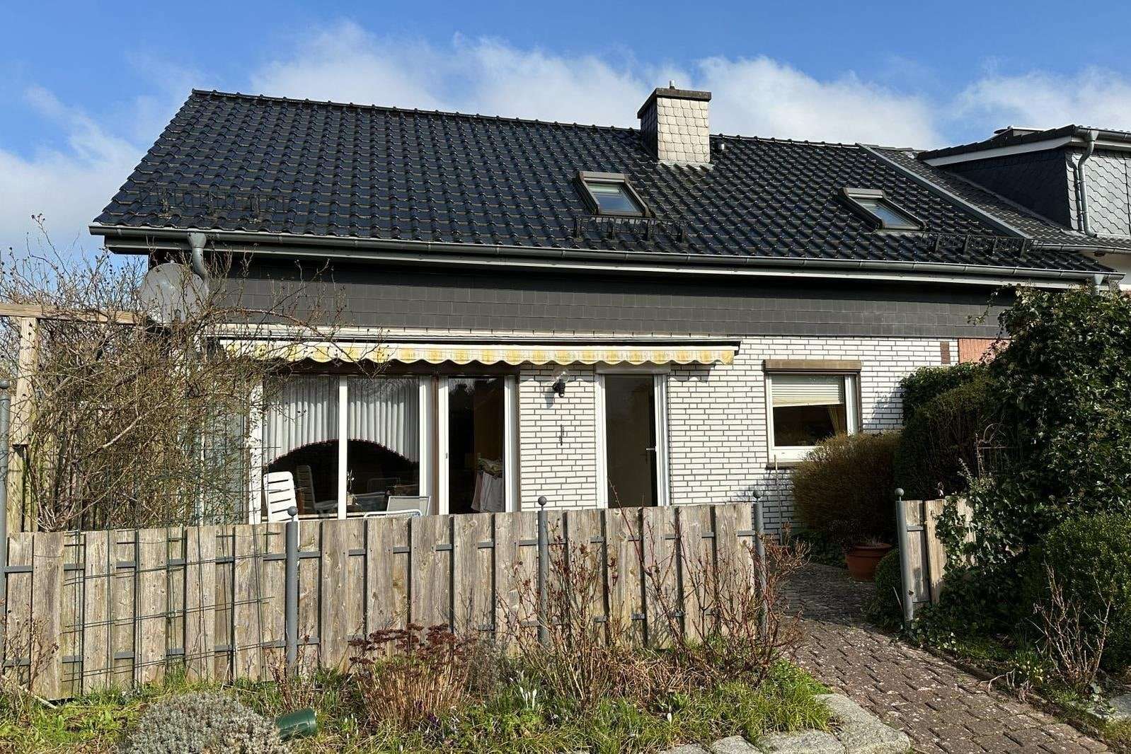 Außenansicht - Doppelhaushälfte in 23714 Malente mit 110m² kaufen