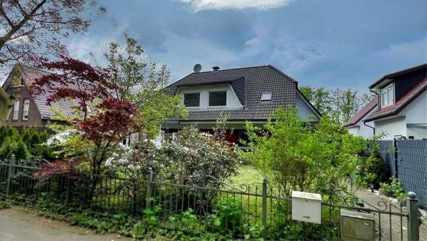 Straßenansicht - Einfamilienhaus in 22119 Hamburg mit 182m² kaufen