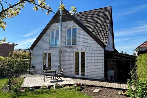 Terrasse Anbau - Zweifamilienhaus in 22848 Norderstedt mit 300m² kaufen
