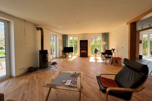 Wohnzimmer Anbau - Zweifamilienhaus in 22848 Norderstedt mit 300m² kaufen
