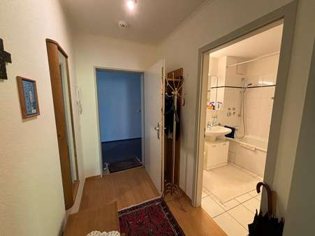 Flur - Etagenwohnung in 23570 Lübeck mit 46m² kaufen