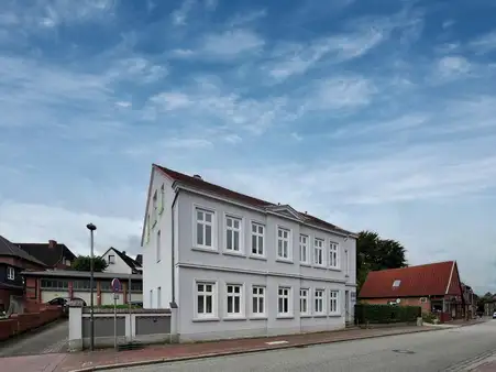 Mehrfamilienhaus mit Gewerbe im Zentrum