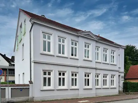 Mehrfamilienhaus mit Gewerbe im Zentrum