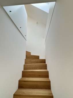 Treppe in das Studio - Dachgeschosswohnung in 23683 Scharbeutz mit 87m² kaufen