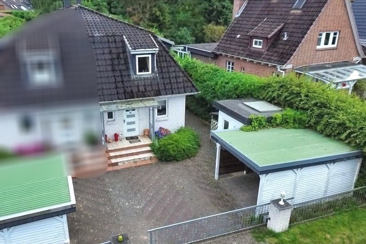 Außenansicht Vorderseite - Doppelhaushälfte in 22395 Hamburg mit 121m² kaufen