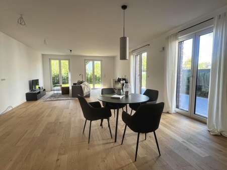 Wohn- und Essbereich - Erdgeschosswohnung in 22359 Hamburg mit 113m² kaufen