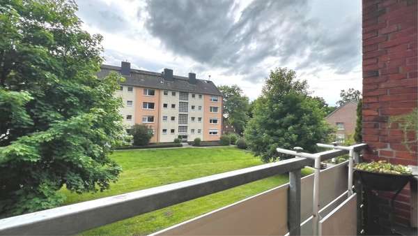 Ausblick Loggia links Ausblick Loggia links - Etagenwohnung in 21509 Glinde mit 120m² kaufen
